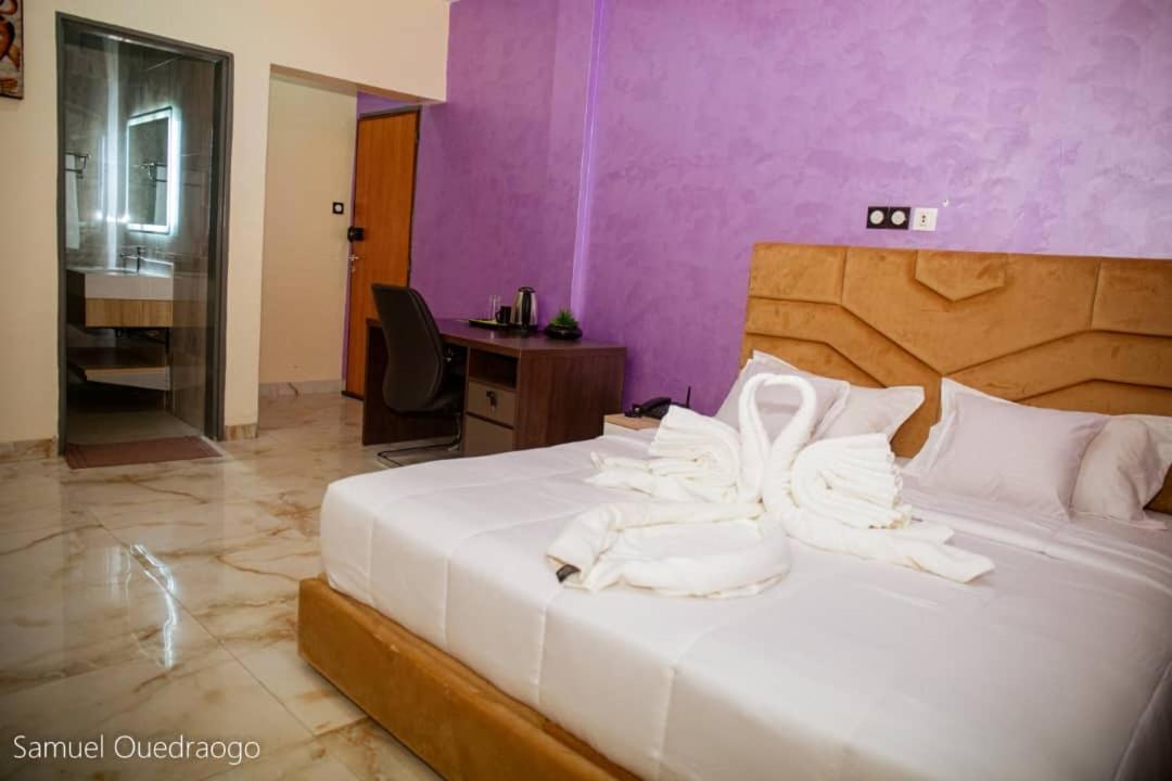 Complexe Hotelier And Ouagadougou Exteriör bild